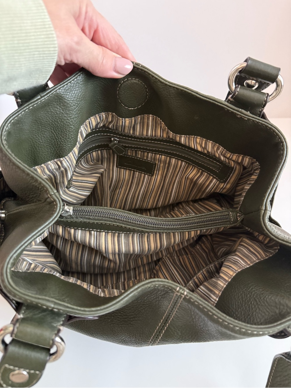Clarks Olive Green Genuine Leather Shoulder Bag Tote Purse Silver Hardware - Picture 8 of 8